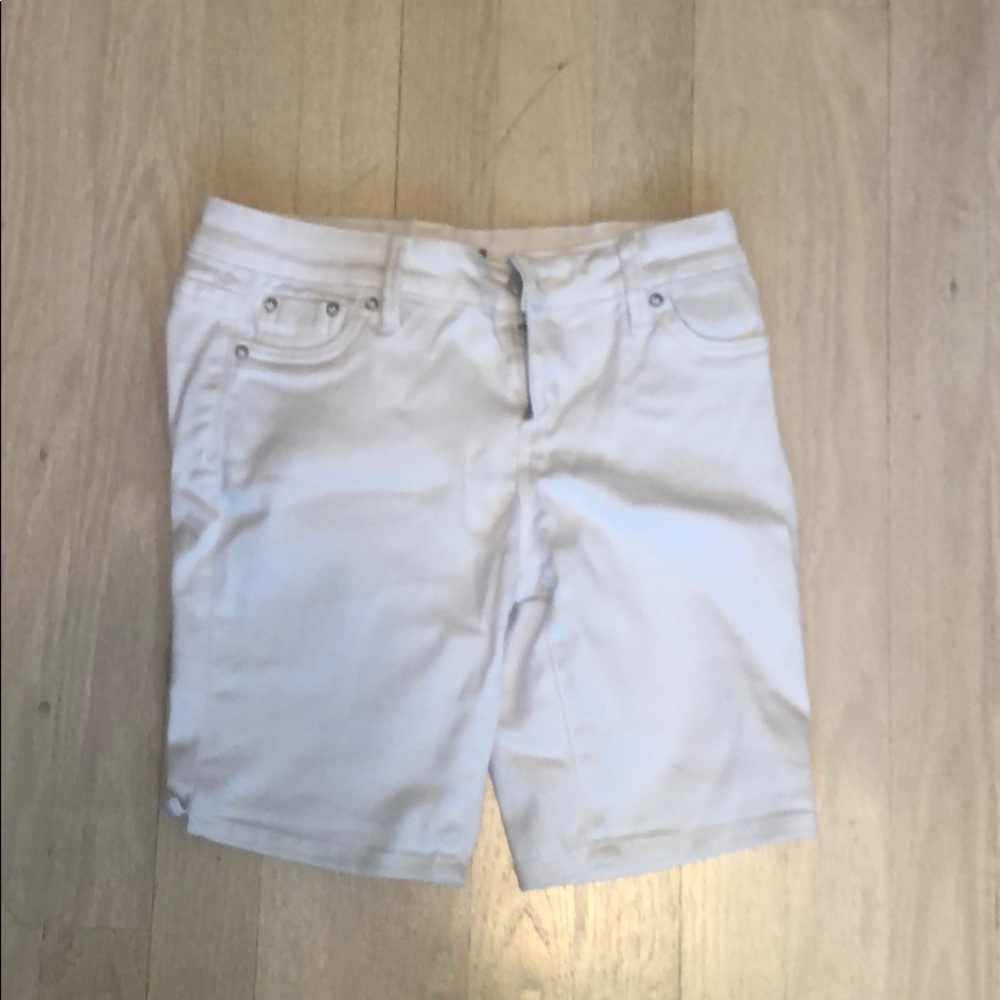 White shorts kids tractr